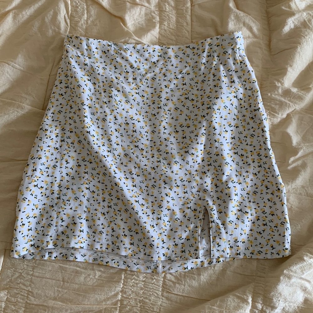 PacSun skirt fits size small